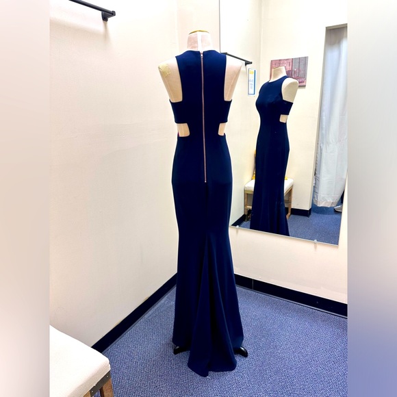 AQUA sleeveless gown. Like New condition. Size 2. Made in USA - Picture 3 of 12